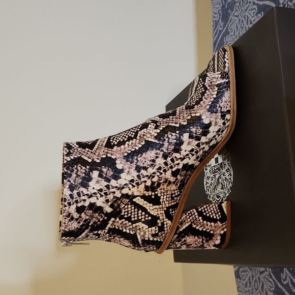 Vince Camuto open toe booties with a block heel - Picture 4 of 5